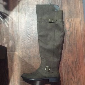 Knee high flat heeled boots